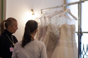 scelta dell'abito da sposa con La Fata Madrina Alessandra Cristiani
