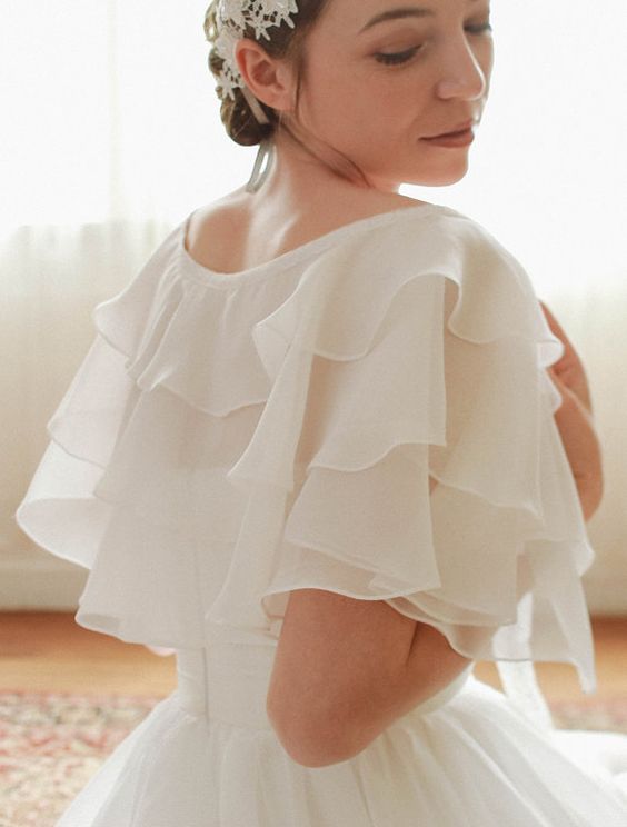 coprispalle da sposa in organza a mantellina con balze