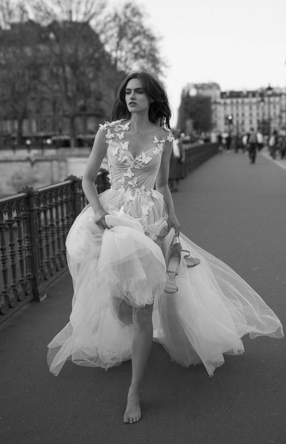abito da sposa in tulle con farfalle