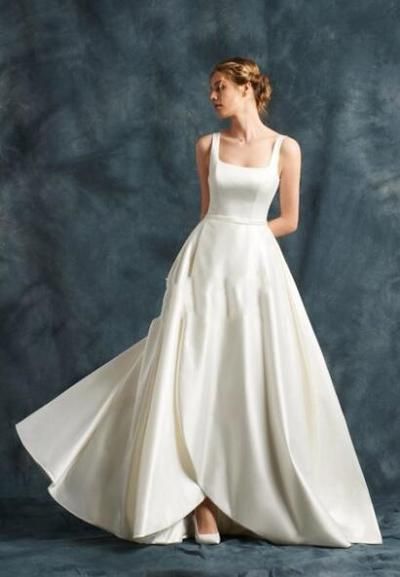 abito da sposa con scollatura a ballerina