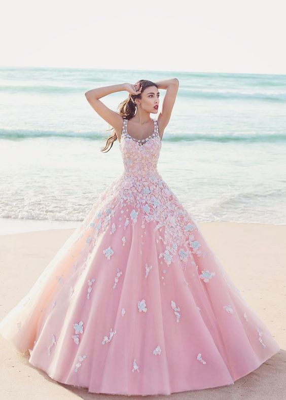 abito da sposa rosa baby ampio con applicazioni di fiori