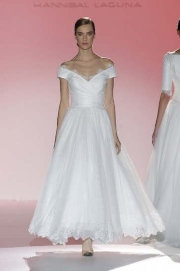 ABITO DA SPOSA CORTO CON SCOLLO OMERALE