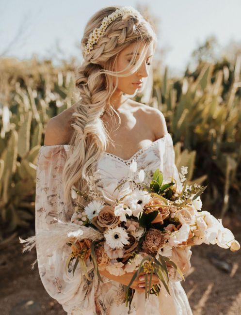 acconciature sposa 2020 treccia spettinata boho chic