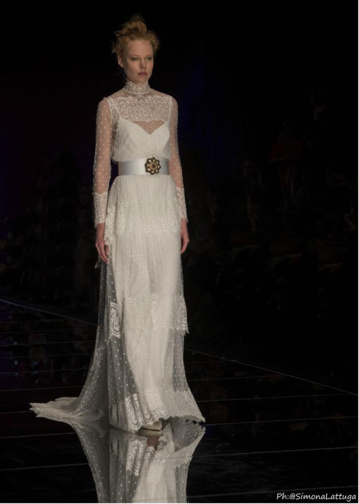 ABITO DA SPOSA CON MANICHE Elisabetta Polignano 2020