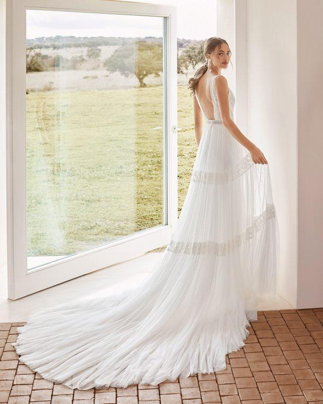 abito in stile boho chic collezione sposa 2021 Rosa Clarà